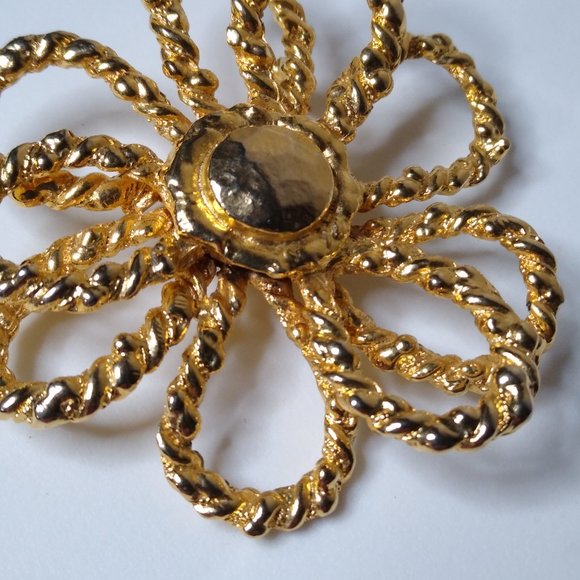 Vintage Large Metal Flower Brooch - Picture 5 of 15